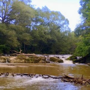 Wodospad na Olszance w Uhercach Mineralnych