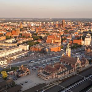 Dworzec kolejowy Gdańsk Główny i Pomnik Kindertransportów