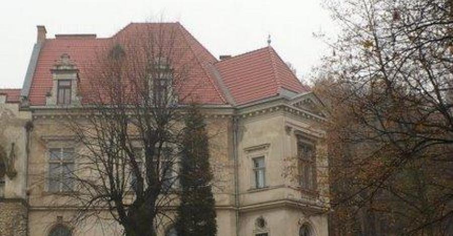 Młoszowa - Wieś z pałacem ukrytym w lesie - zdjęcie