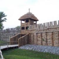 Biskupin-brama główna, Ewa