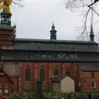 Barokowy dach kolegiaty przypomina wieko trumny - mnisi żyli tu według zasady MEMENTO MORI, Wojciech Soroka