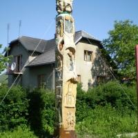 Totem w pobliżu PKP w Milówce, Ola Dzitkowska