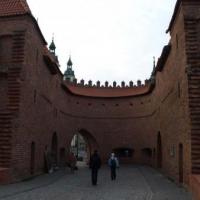 Barbakan od środka, Grzegorz Binkiewicz