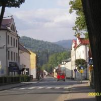 Milówka - widok na ulicę i góry, Zofia i Jan Grabarczyk