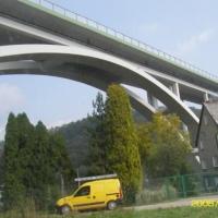 Milówka - wiadukt z bliska, Zofia i Jan Grabarczyk