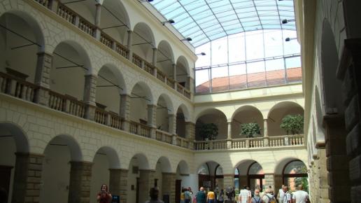 Dziedziniec zamku, JÓZEF