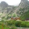 schron. przy zielonym stawie w tle jastrzebia turnia 2137m, darek
