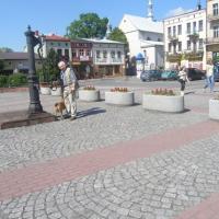 Studnia z ręczną pompą na rynku w Wolbromiu, Edward Krężel