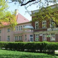 Zspół kąpielisk miejskich wmontowany w jedną ze starych baszt obronnych , Darek