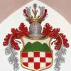 Herb rodowy Leopolda von Hochberga znajdujący się nad wejściem środkowym do Sali Rycerskiej, Darek