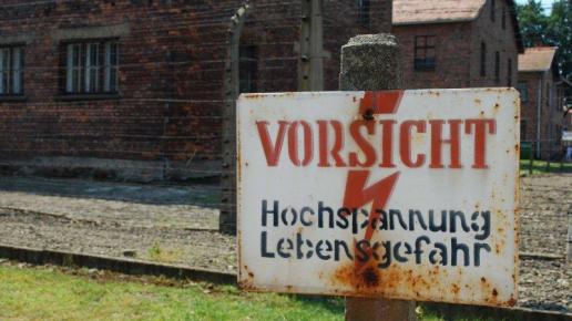 Uwaga! Wysokie napięcie. Niebezpieczeństwo życia., Łukasz
