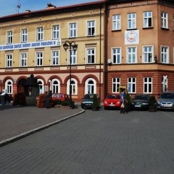 Urząd Miejski, Łukasz