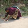 Pielgrzym w drodze do klasztoru Kyichu Lhakhang, Tadeusz Walkowicz