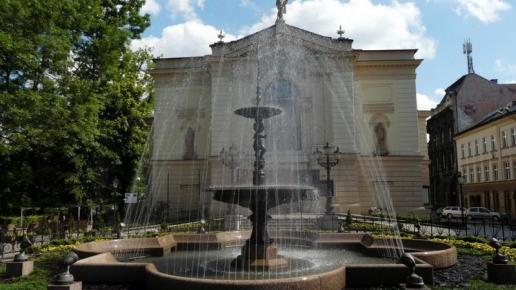 BB- fonatnna przed teatrem, xxxxx