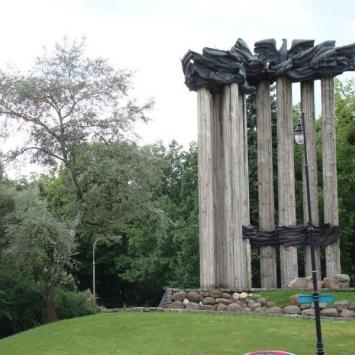 Pomnik Bohaterów Ziemi Białostockiej http://lh6.ggpht.com/_2wzgsAj6pmg/SiWj-Fu4HNI/AAAAAAAAEOw/t-t8bYPuihU/DSC07534.JPG, Aga i Ela