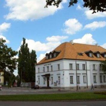 Książnica Podlaska http://www.wrotapodlasia.pl/NR/rdonlyres/0D9314A4-9DE9-4772-ADE1-237FF9C79533/26391/ksiaznica.jpg, Aga i Ela