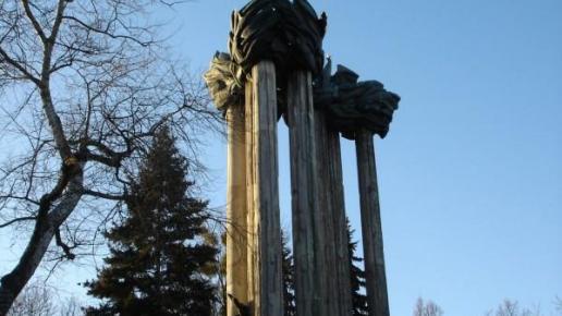 Pomnik Bohaterów Ziemi Białostockiej http://ladniej.uwb.edu.pl/mala_architektura_zdjecia/pomnik_bohaterow_ziemi_bialostockiej.jpg, Aga i Ela