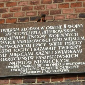 Tablca upamiętniająca martyrologię Narodów z II WW, Zbyszek Mat