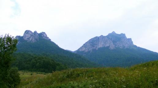 Zębaty Rozsutec, axtom