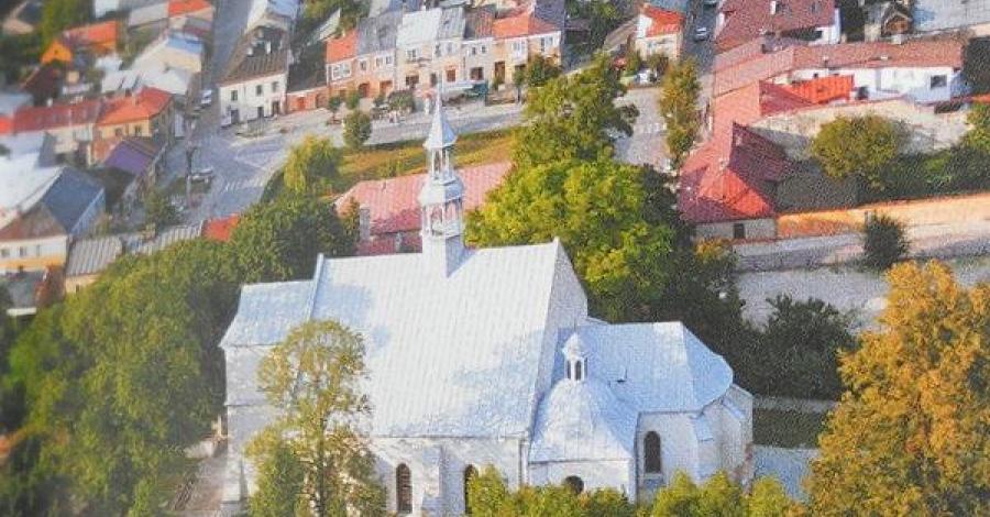 Chęciny - miasteczko z zamkiem w tle ... - zdjęcie