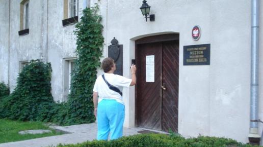 przed Muzeum im. prof. Władysława Szafera, Zbyszek Mat