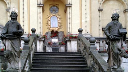..57 schodów - 9 to liczba chórów anielskich,, Zbyszek Mat