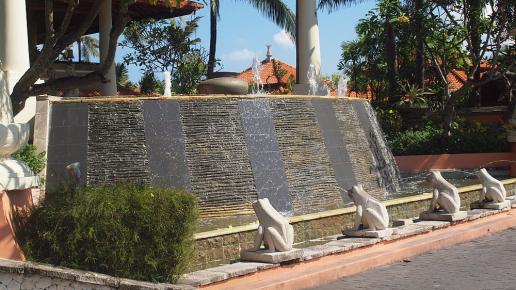 Nasz hotel na Bali, Tadeusz Walkowicz