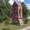 Kapliczka z Puzdrowa z 1937 r. - wewnątrz figura MB Różańcowej przywieziona z Częstochowy w 1937 r., Zbyszek Mat