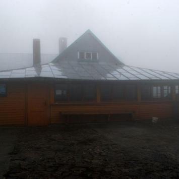 Schronisko we mgle, Łukasz