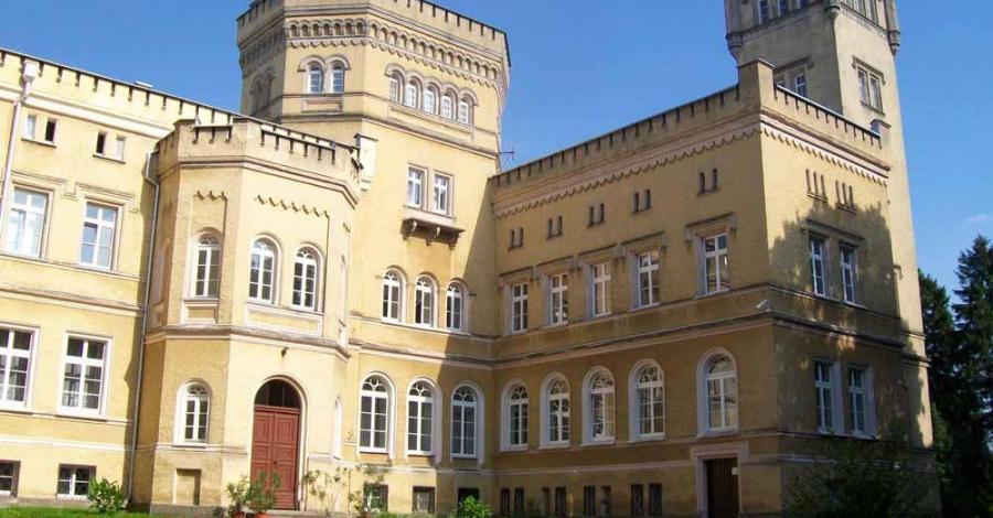 Jabłonowo Pomorskie - pałac neogotycki - zdjęcie