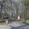 Dookoła jeziorka Szmaragdowego - dwa kamienne pomniki, upamiętniające wyprodukowanie dwóch pierwszych milionów ton cementu, Zbyszek Mat