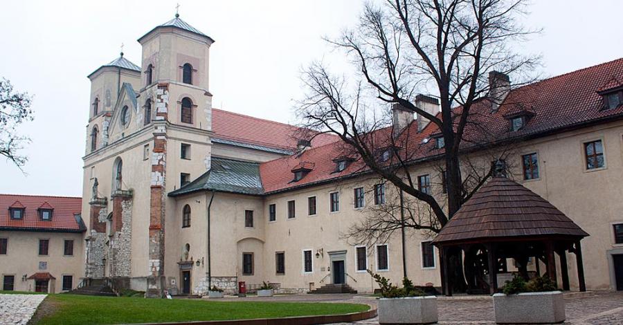 Tyniec z Gregorianką - zdjęcie