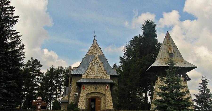 I wypatrzony w drodze... (kościół Najświętszego Serca Pana Jezusa w Dzwono-Sierbowicach) - zdjęcie