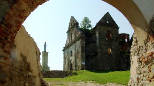 wejście do klasztoru, artur