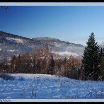 widok na Gronik 720 m i Czantorię Małą 865 m, Vincci