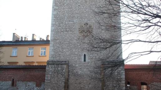 Brana Floriańska i fragment murów obronnych ta i 2 foty kolejne, mokunka