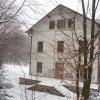 opuszczony, niszczejący budynek dawnego szpitala, mokunka