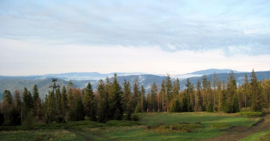 BESKID ŚLĄSKI: Schr. PTTK pod Błatnia-Brenna-Kotarz (Beskid Węgierski)-Przeł. Karkoszczonka-Stołow-schr. PTTK pod Błatnią - zdjęcie