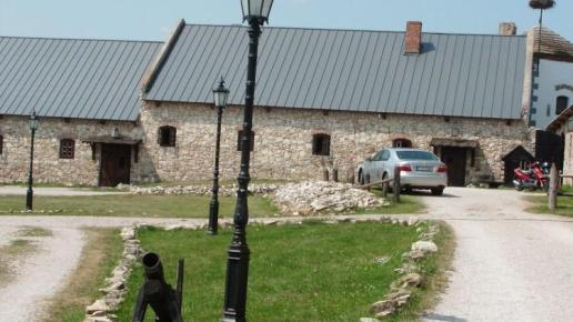 Zamek w Sobkowie, mokunka