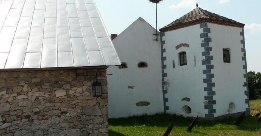 Zamek rycerski i ruiny pałacu w Sobkowie - zdjęcie