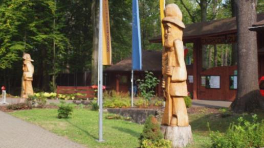 Przed Zagrodą, Tadeusz Walkowicz