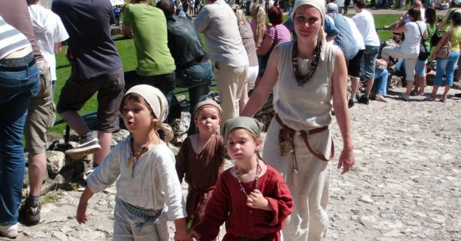 Barbarzyńcy w średniowiecznym grodzie - zdjęcie