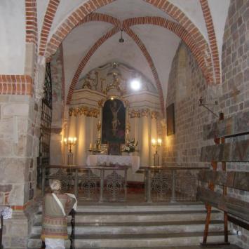 Wnętrze archikolegiaty - nawa boczna., Edward Krężel