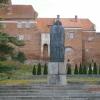 pomnik Mikołaja Kopernika przed Wzgórzem katedralnym we Fromborku, Danusia