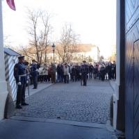 zobaczyliśmy zmianę warty przy bramie, Danuta