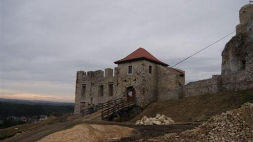 zamek , w rożnych odsłonach 27 kolejnych fot, mokunka