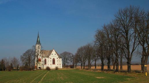 Kościół w polu koło Sidziny