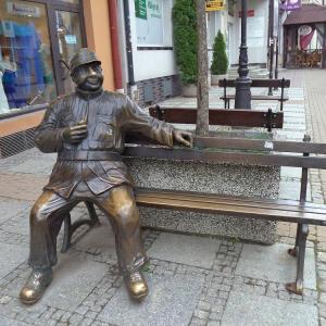 Ławeczka Wojaka Szwejka w Sanoku