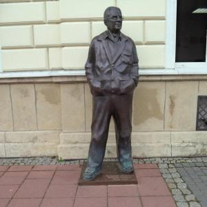 Pomnik Beksińskiego w Sanoku