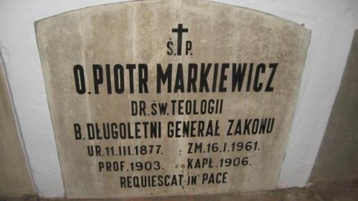 Uwagę zwracają miejsca gdzie pochowani zostali najwyżsi przełożeni paulinów - wieloletni generałowie zakonu o. Piotr Markiewicz, Danuta
